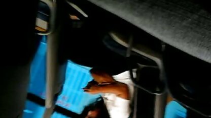 Ő hozta a barátnőjét, hogy egy személy, majd kényszerítette, hogy gang-bang cseh pornó